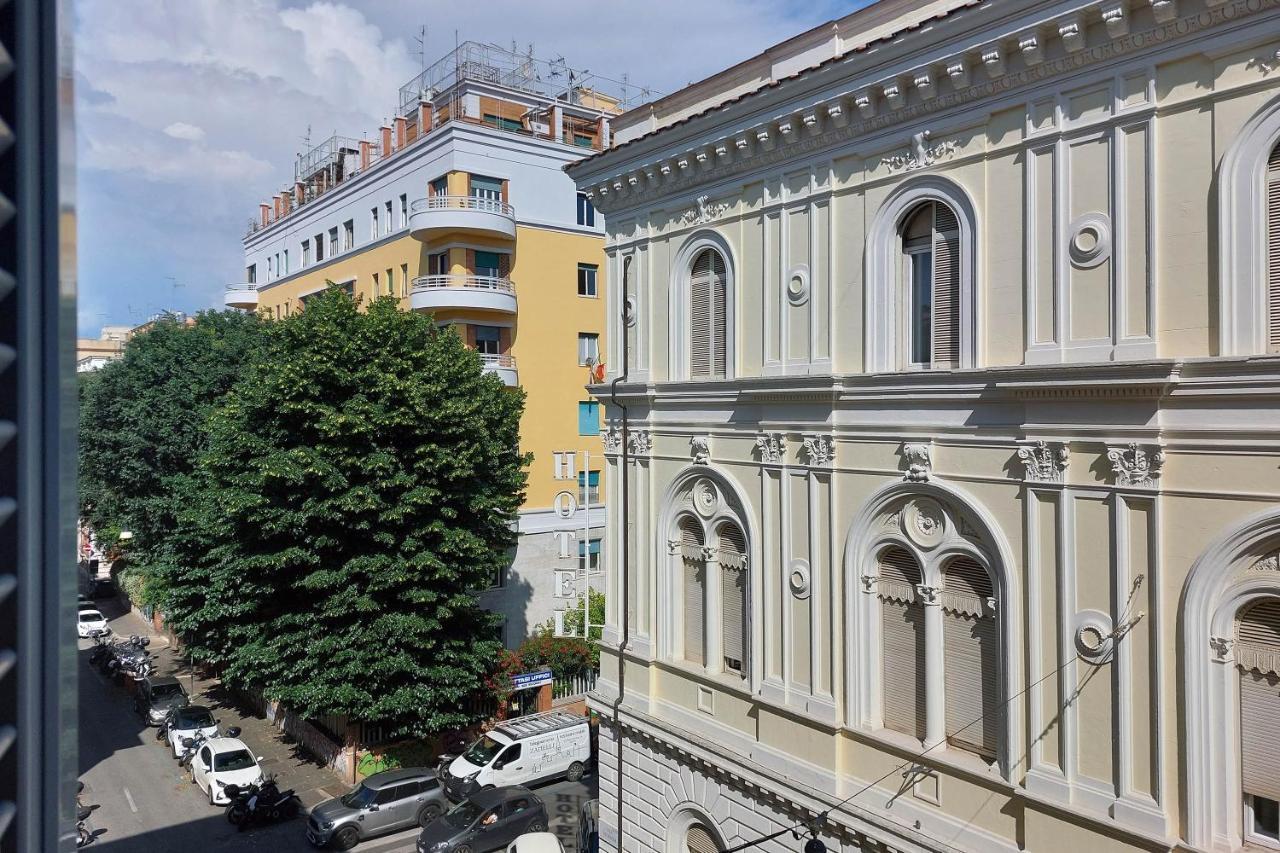 Piccola Piazza Della Liberta, Rome